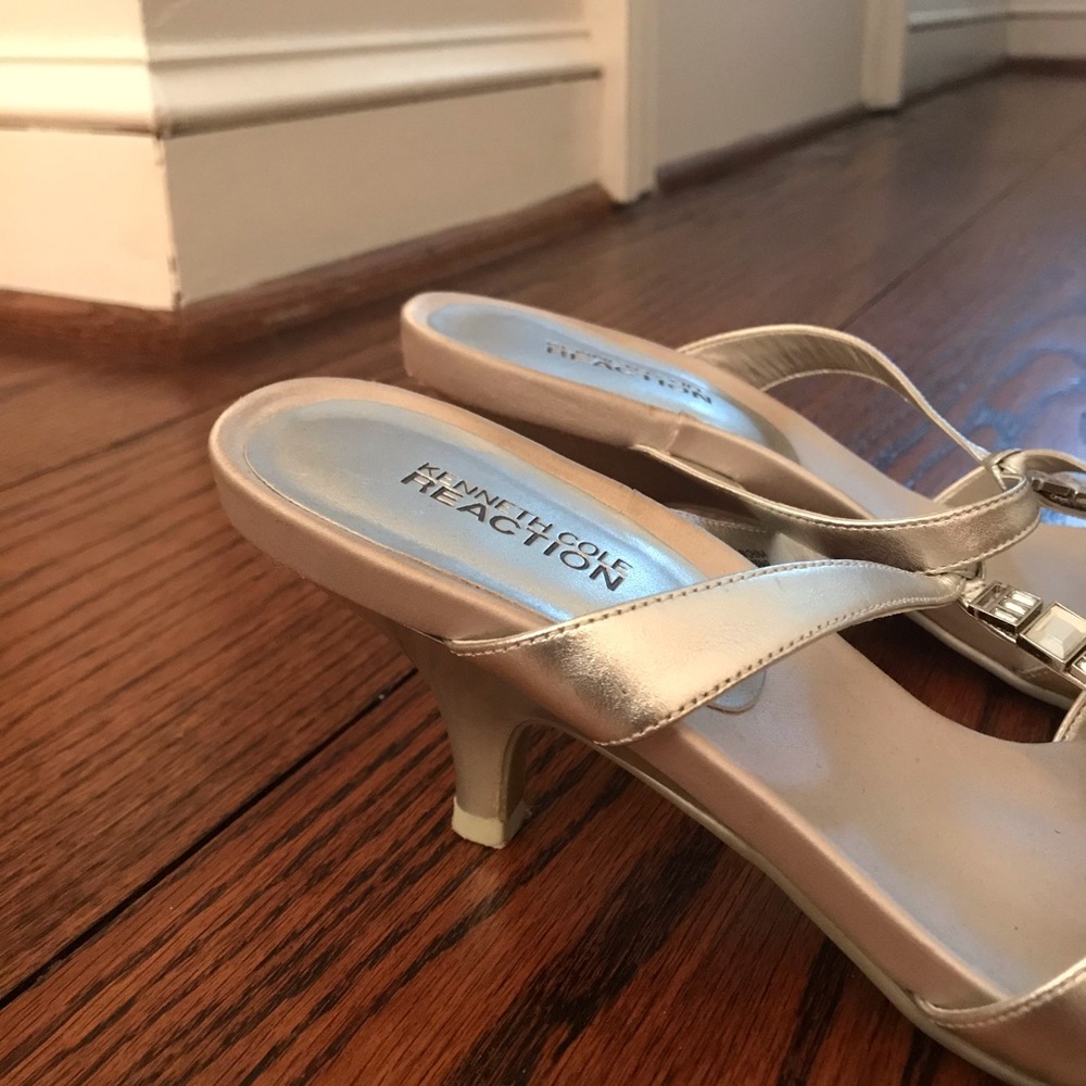 Kenneth Cole Reaction silver heels - Picture 3 of 9